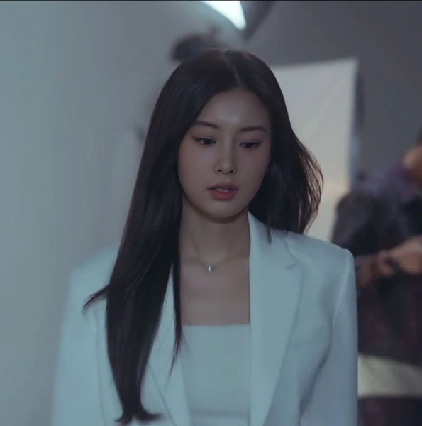 Today's Most Loved Kang Hyewon