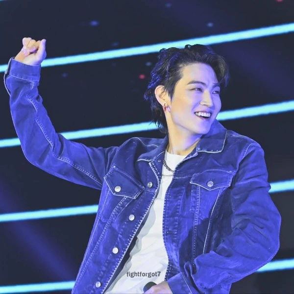 Foto Populer Penuh Cinta untuk JAY B (GOT7)