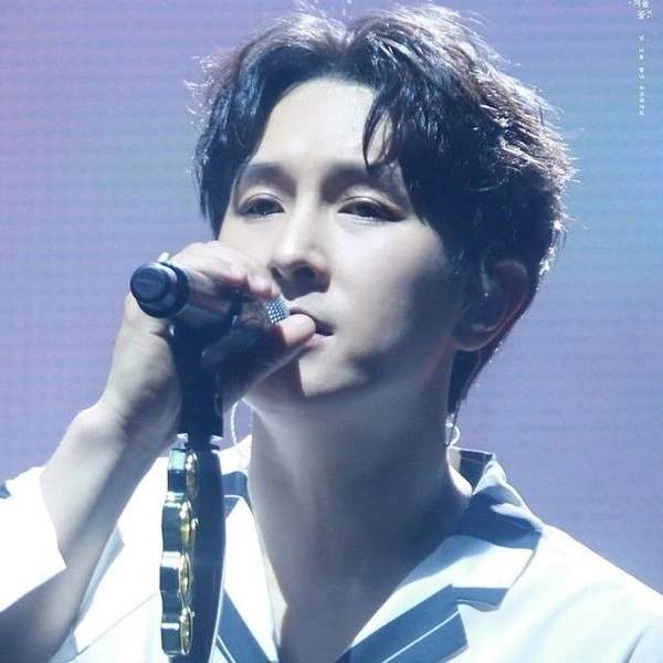 Top Photo Full of Kim Dongwan (SHINHWA) Love