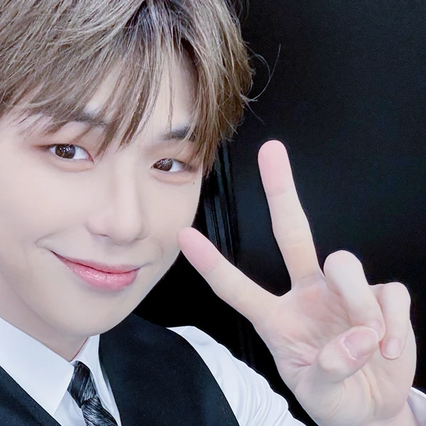 充满粉丝爱意的姜丹尼尔人气照片