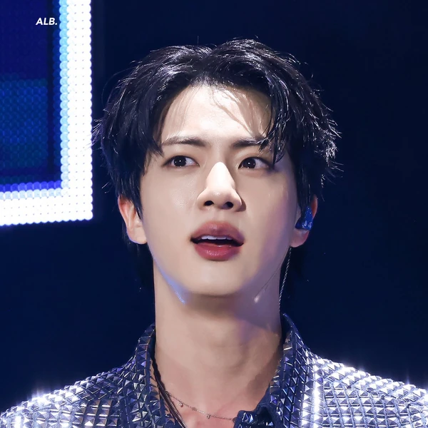 Foto profil Jin (BTS) yang disukai penggemar