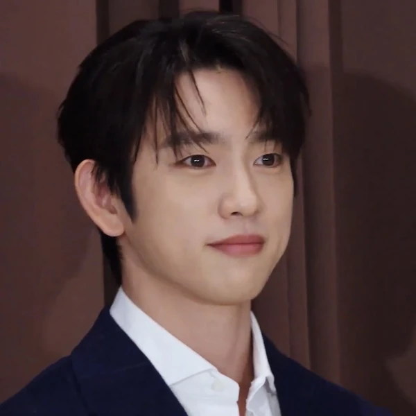 Penampilan Jinyoung (GOT7) yang Paling Dicintai Hari Ini