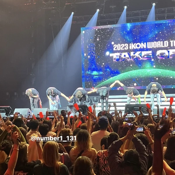 Top Photo Full of iKON Love