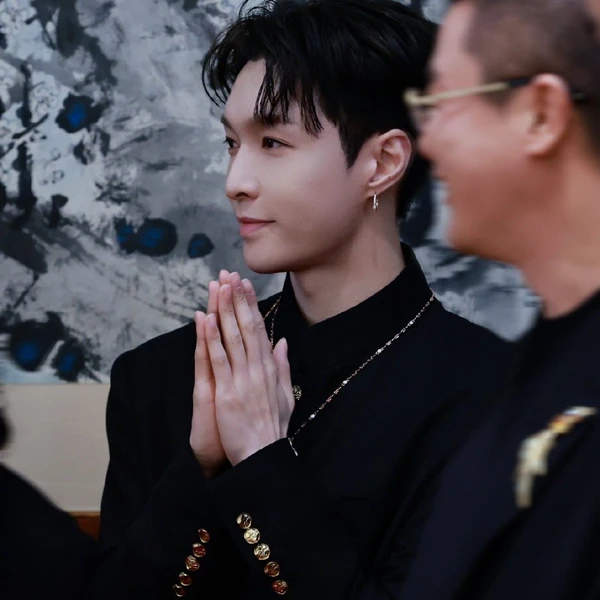 Penampilan Lay (EXO) yang Paling Dicintai Hari Ini