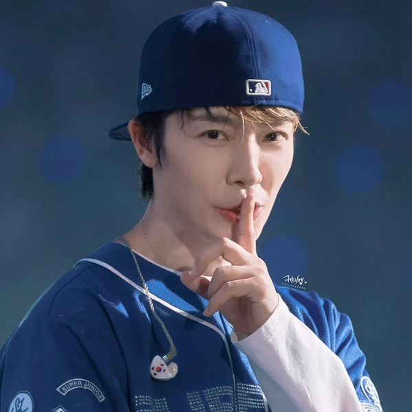 今日最も愛されたドンヘ (Super Junior)の姿