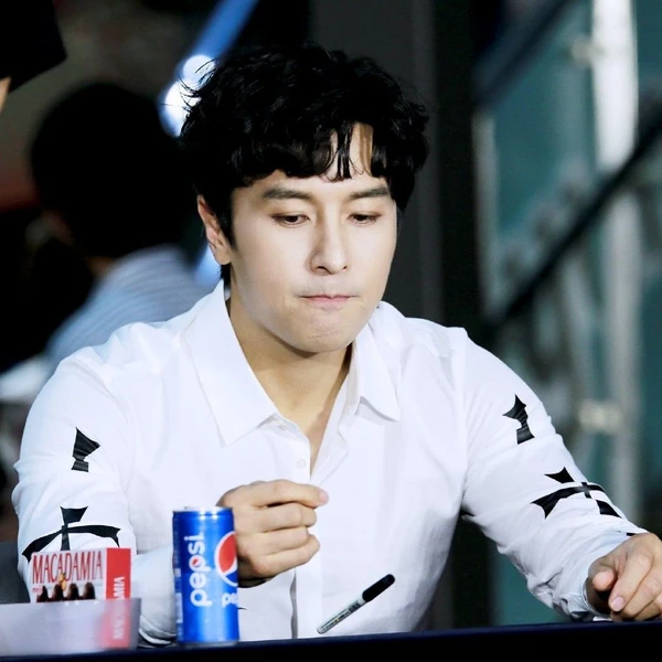 充滿粉絲愛意的金烔完 (神話)人氣照片