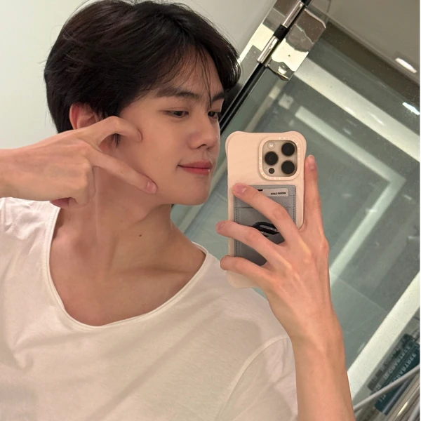 Top Photo Full of Kim Gyuvin (ZEROBASEONE) Love