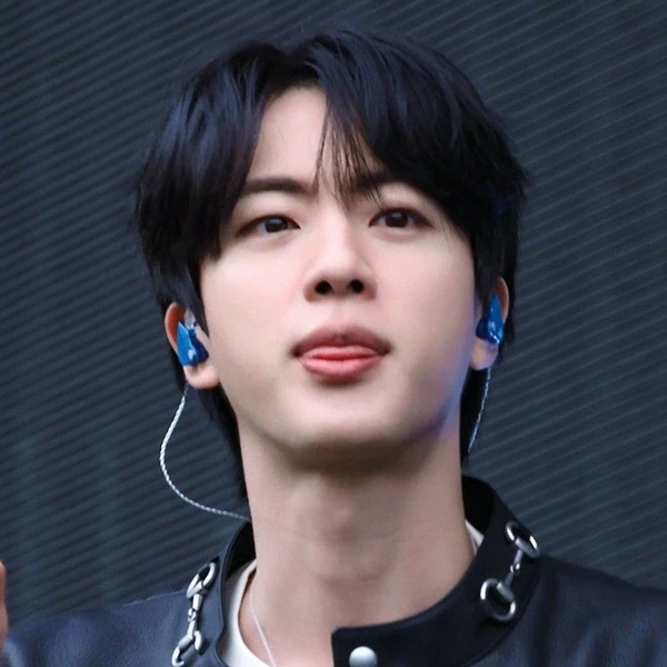 Penampilan Jin (BTS) yang Paling Dicintai Hari Ini