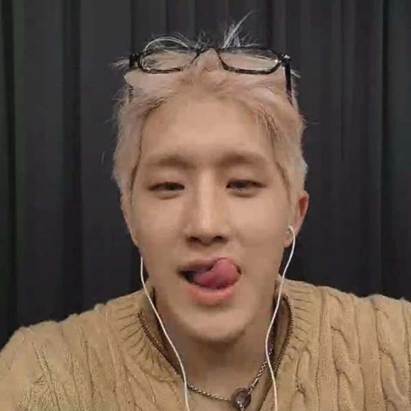 Foto Populer Penuh Cinta untuk Jinjin (ASTRO)