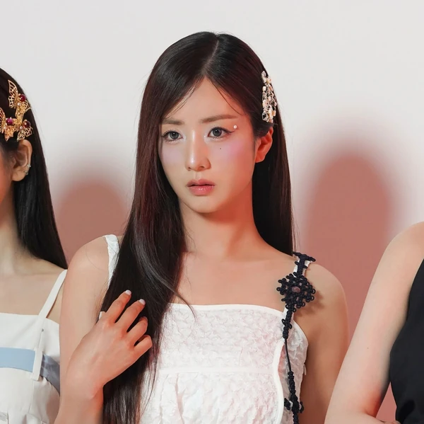 Top Photo Full of Yoon Bomi (Apink) Love