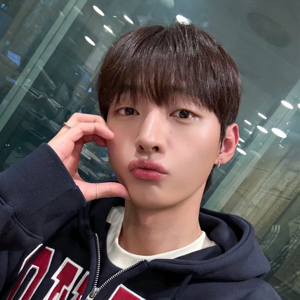 Shining profile picture of Yoon Jisung on today's Choeaedol