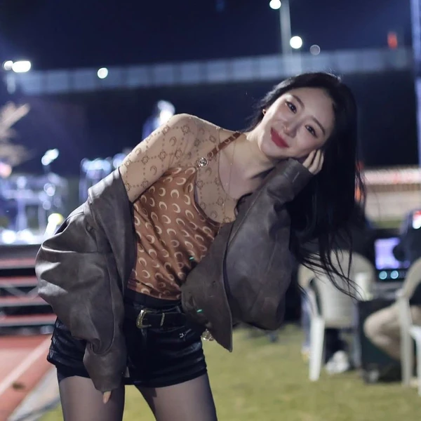 Top Photo Full of Lee Chaeyeon Love