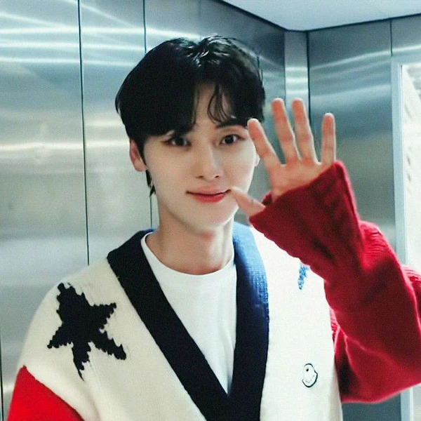 Top Photo Full of Hwang Minhyun Love