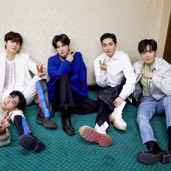 Top Photo Full of NU'EST Love