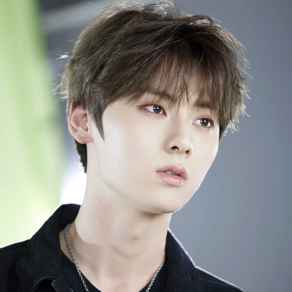 Penampilan Hwang Minhyun yang Paling Dicintai Hari Ini