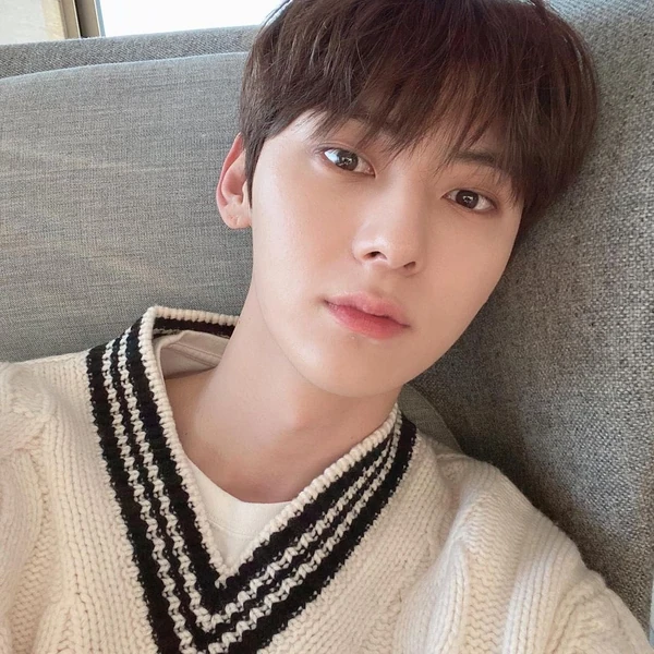 Today's Most Loved Hwang Minhyun
