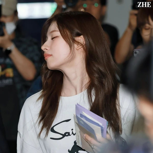 充满粉丝爱意的Sana (TWICE)人气照片