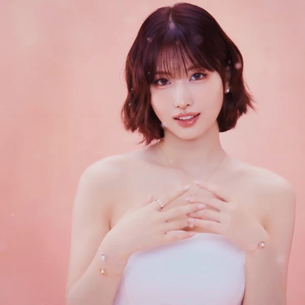 오늘 가장 사랑받은 모모 (TWICE)의 모습