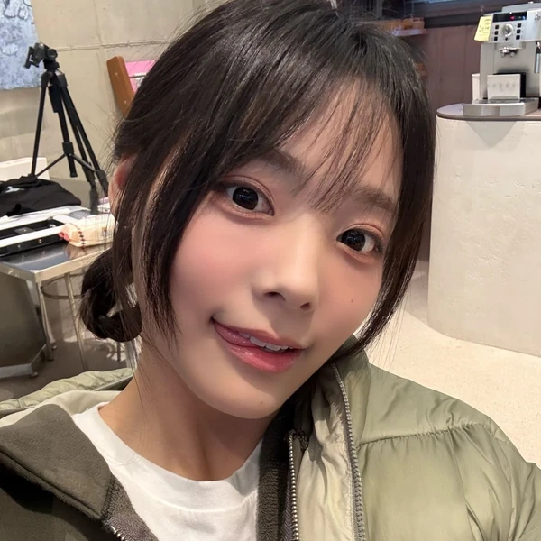 Today's Most Loved Siyeon (QWER)