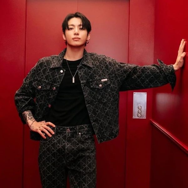 정국 (방탄소년단)의 매력을 담은 최애돌 대표 사진