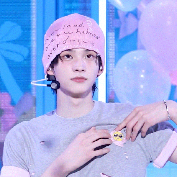 투표로 선정된 신유 (TWS)의 인기 프로필 이미지