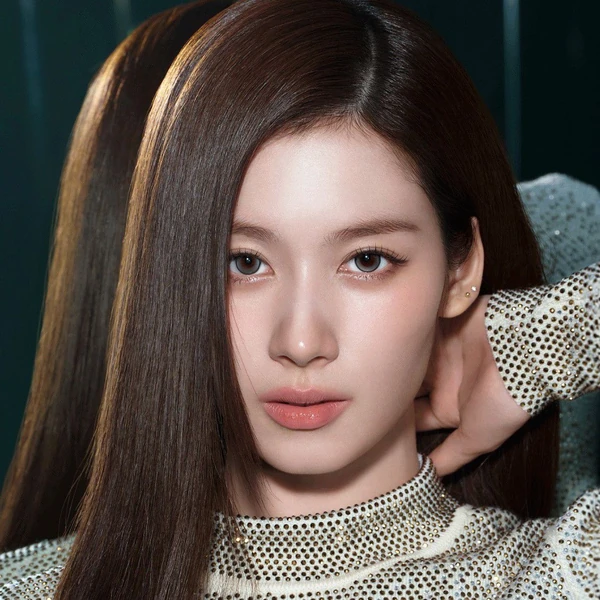 Foto Populer Penuh Cinta untuk Sana (TWICE)