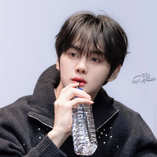 Today's Most Loved Kim Gyuvin (ZEROBASEONE)