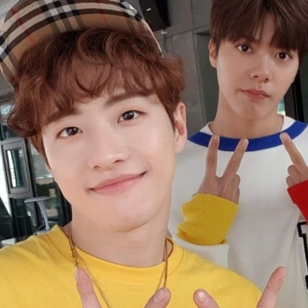 Top Photo Full of Feeldog Love