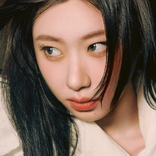 Foto Populer Penuh Cinta untuk Chaeryeong (ITZY)