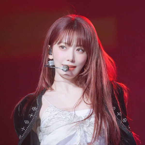 Top Photo Full of Sakura (LE SSERAFIM) Love