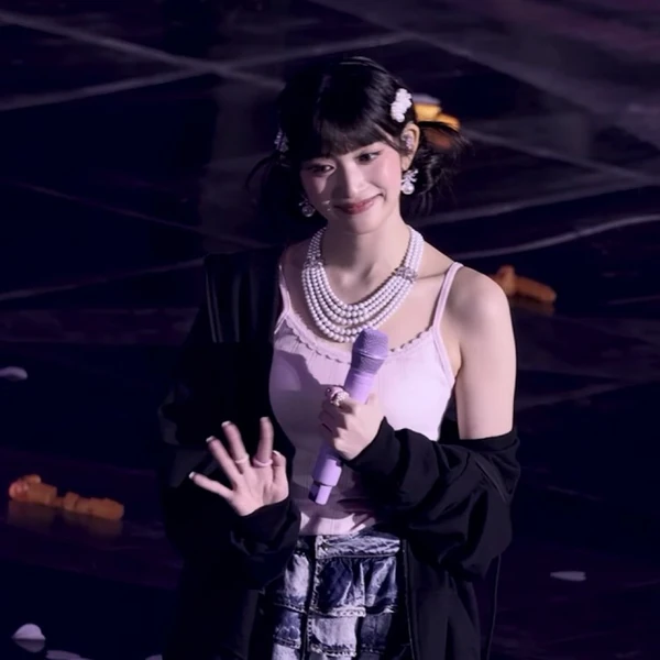 Top Photo Full of IVE Love