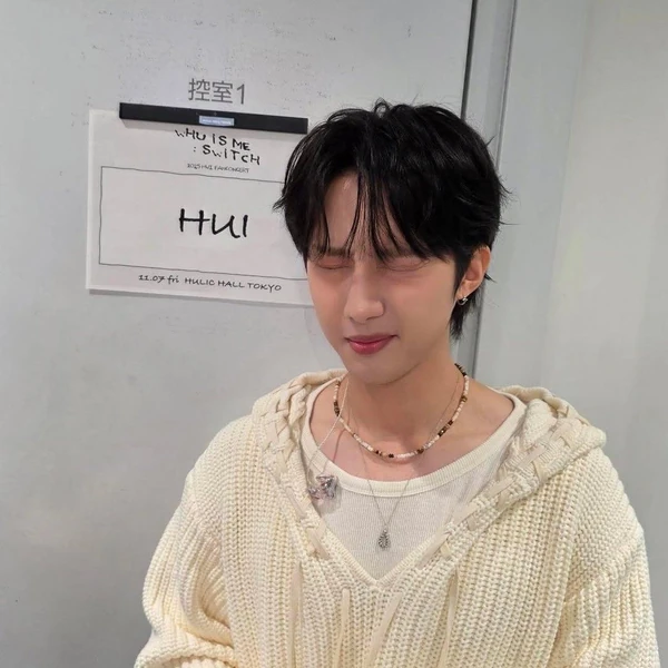 Top Photo Full of Hui (PENTAGON) Love