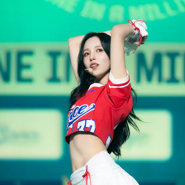 Penampilan Mina (TWICE) yang Paling Dicintai Hari Ini