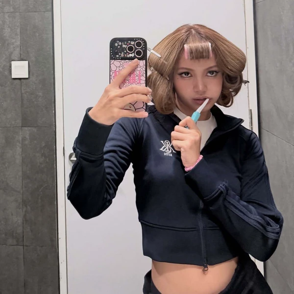 充滿粉絲愛意的Lisa (BLACKPINK)人氣照片