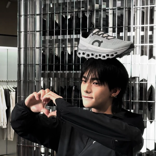 Foto profil Hyunjin (Stray Kids) terpopuler hasil voting