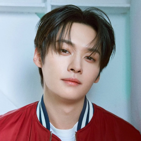 Today's Most Loved Lee Know (Stray Kids)