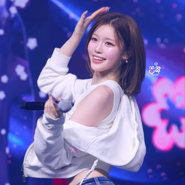 Today's Most Loved Jeong Saebi (izna)