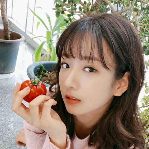 Top Photo Full of Yoon Bomi (Apink) Love