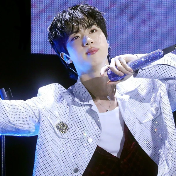 Momen Terbaik Jin (BTS) Pilihan Penggemar