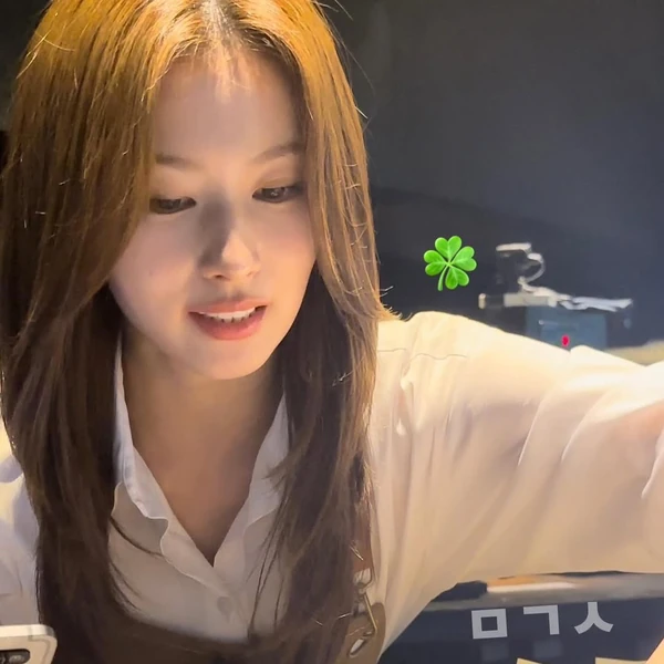 Penampilan Sana (TWICE) yang Paling Dicintai Hari Ini