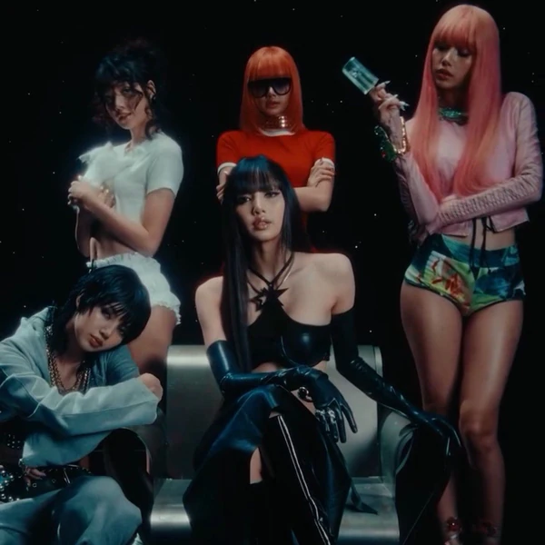 Penampilan Lisa (BLACKPINK) yang Paling Dicintai Hari Ini