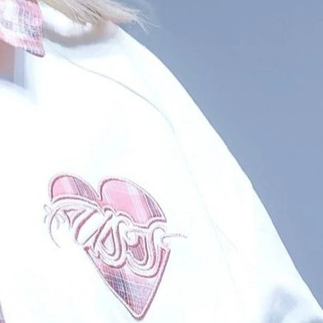 Foto Populer Penuh Cinta untuk Gaeul (IVE)