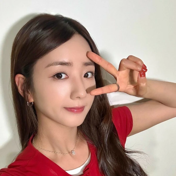 Foto Populer Penuh Cinta untuk Yoon Bomi (Apink)