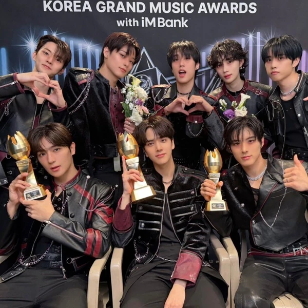 Top Photo Full of THE BOYZ Love