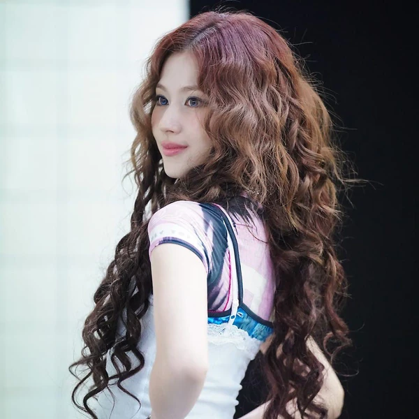 오늘 가장 사랑받은 사나 (TWICE)의 모습