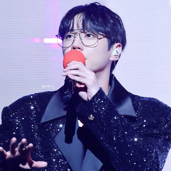 Top Photo Full of Lee Junyoung Love