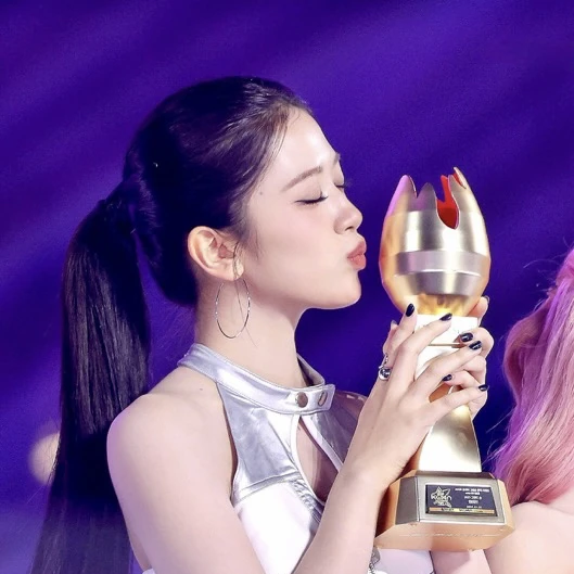 充满粉丝爱意的IVE人气照片