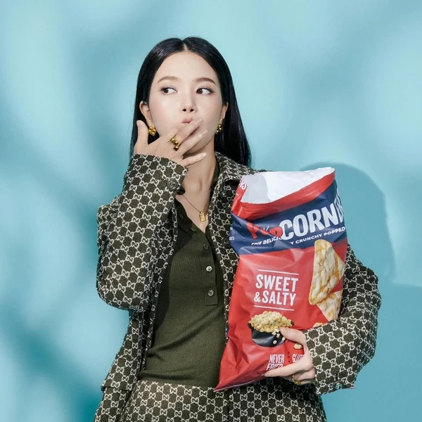 Foto Populer Penuh Cinta untuk Solar (MAMAMOO)