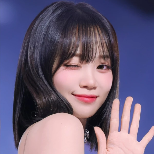 김채원 (르세라핌) 팬심 가득한 인기 사진