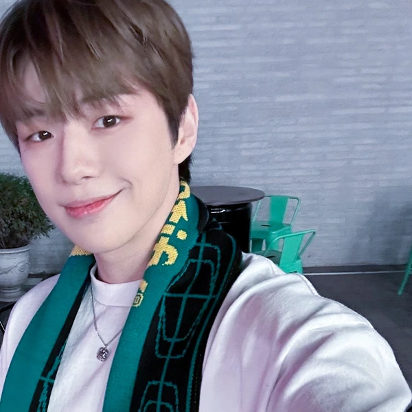Foto Populer Penuh Cinta untuk Kang Daniel